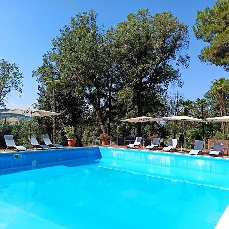 Casa de Férias Appealing Holiday In With Garden